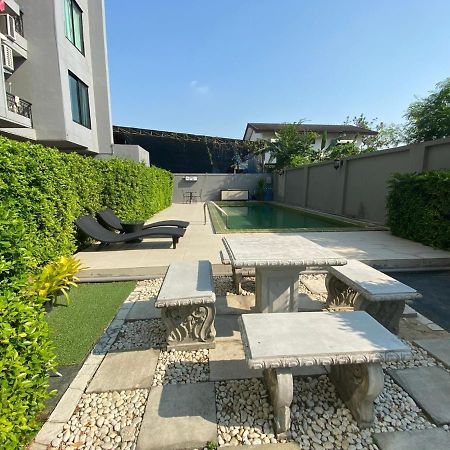 Roomquest Bangkok Sukhumvit 107 Samut Prakan Exterior photo