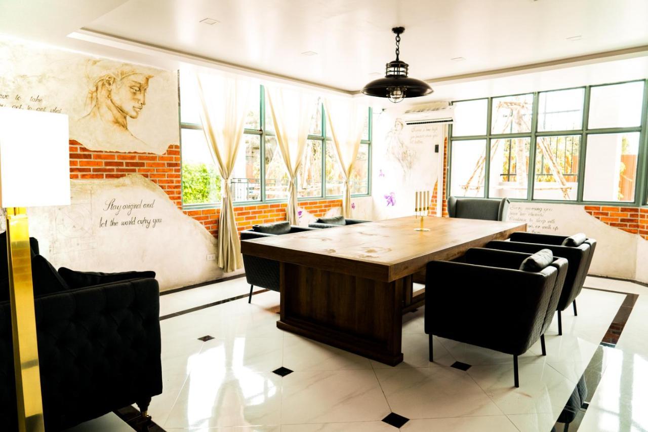 Roomquest Bangkok Sukhumvit 107 Samut Prakan Exterior photo