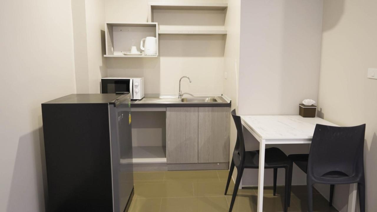 Roomquest Bangkok Sukhumvit 107 Samut Prakan Exterior photo