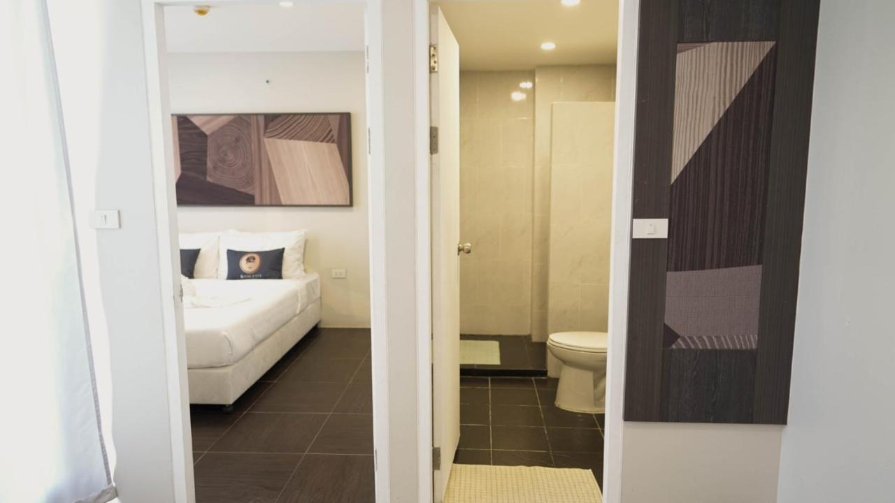 Roomquest Bangkok Sukhumvit 107 Samut Prakan Exterior photo