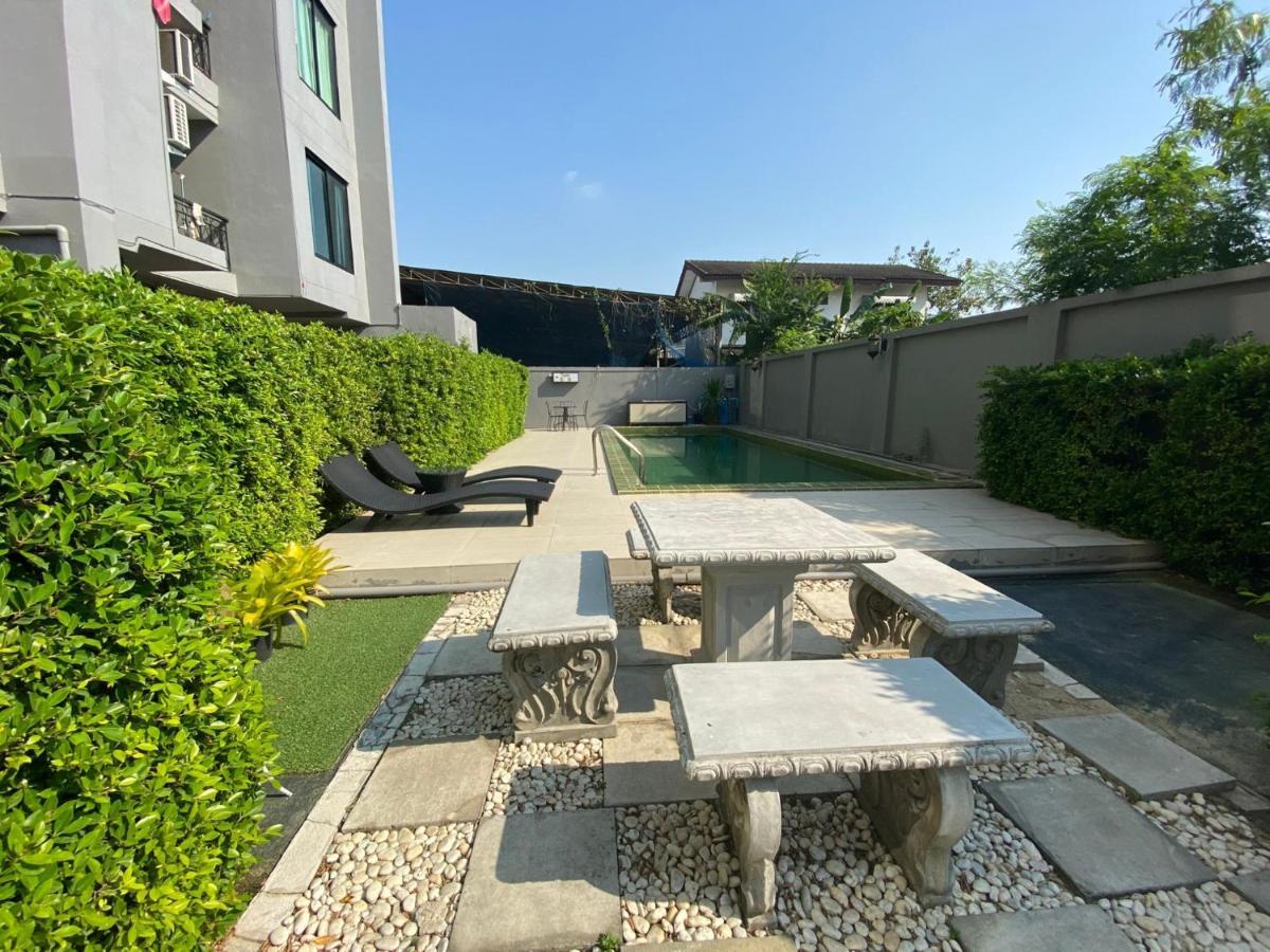 Roomquest Bangkok Sukhumvit 107 Samut Prakan Exterior photo