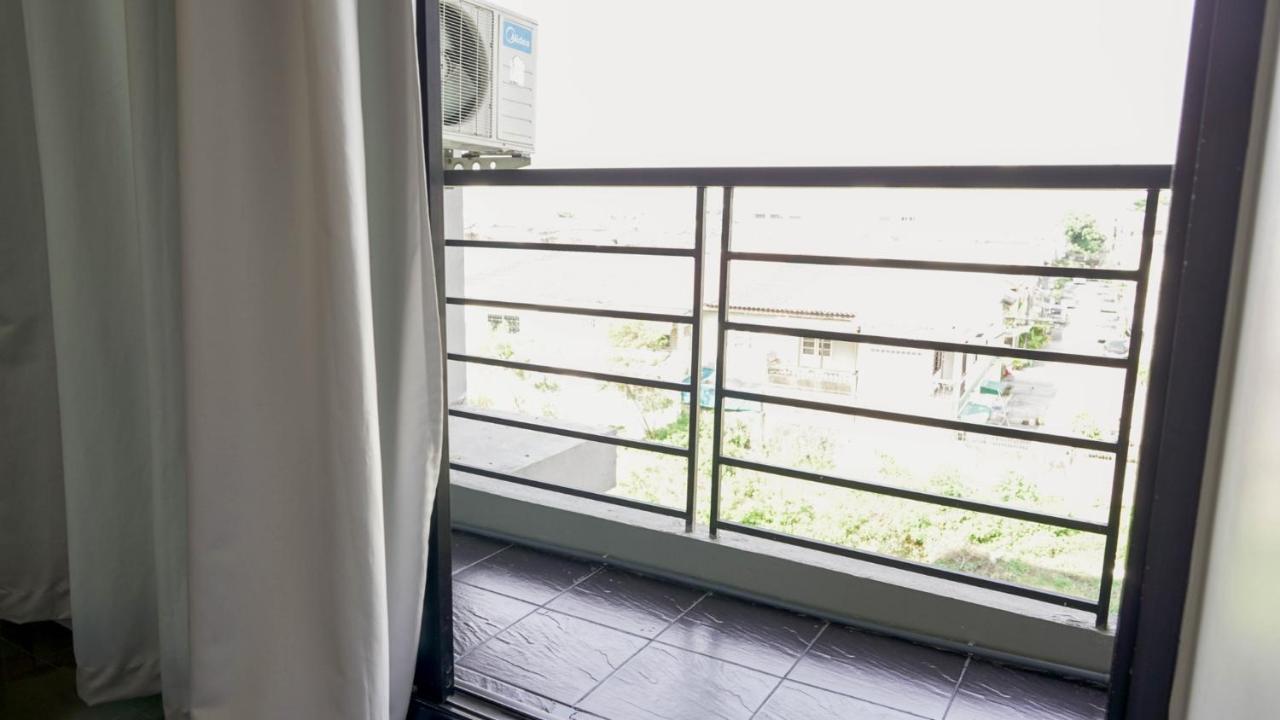 Roomquest Bangkok Sukhumvit 107 Samut Prakan Exterior photo
