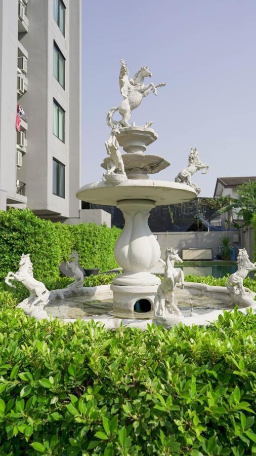 Roomquest Bangkok Sukhumvit 107 Samut Prakan Exterior photo
