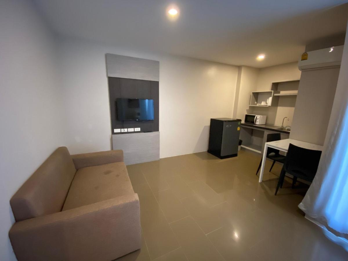 Roomquest Bangkok Sukhumvit 107 Samut Prakan Exterior photo