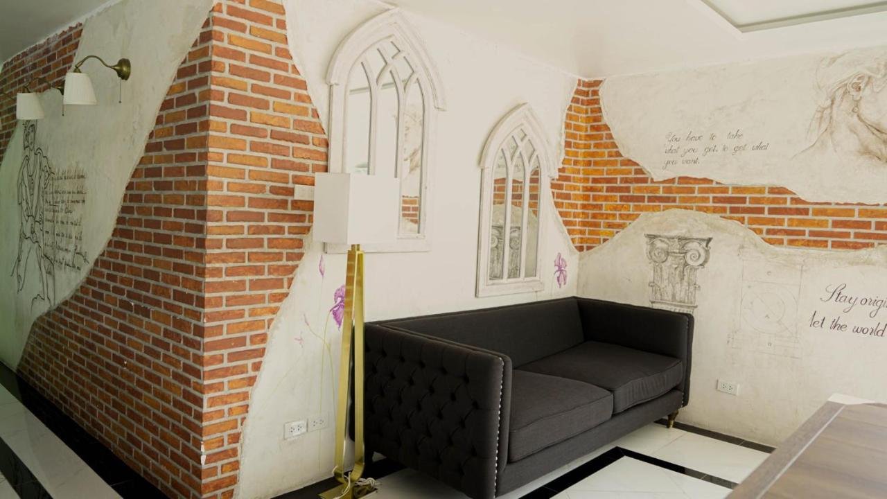 Roomquest Bangkok Sukhumvit 107 Samut Prakan Exterior photo