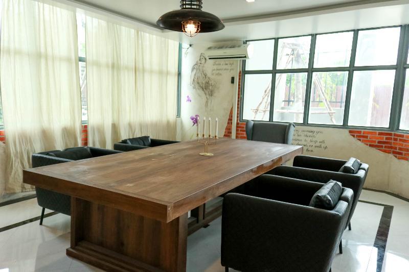 Roomquest Bangkok Sukhumvit 107 Samut Prakan Exterior photo