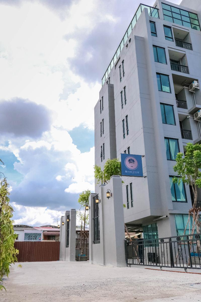 Roomquest Bangkok Sukhumvit 107 Samut Prakan Exterior photo