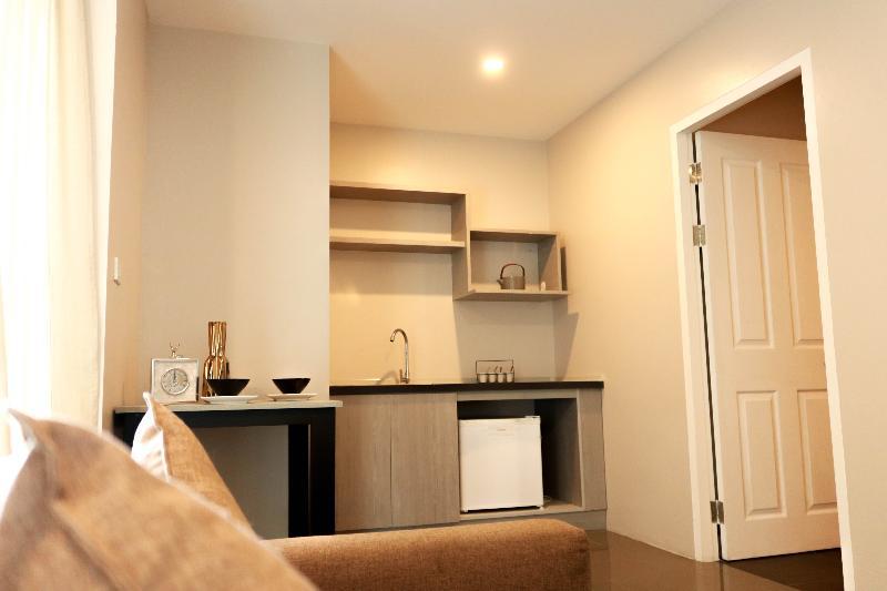 Roomquest Bangkok Sukhumvit 107 Samut Prakan Exterior photo