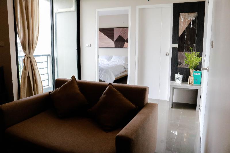 Roomquest Bangkok Sukhumvit 107 Samut Prakan Exterior photo