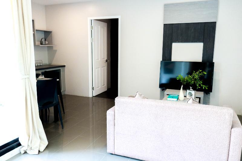 Roomquest Bangkok Sukhumvit 107 Samut Prakan Exterior photo