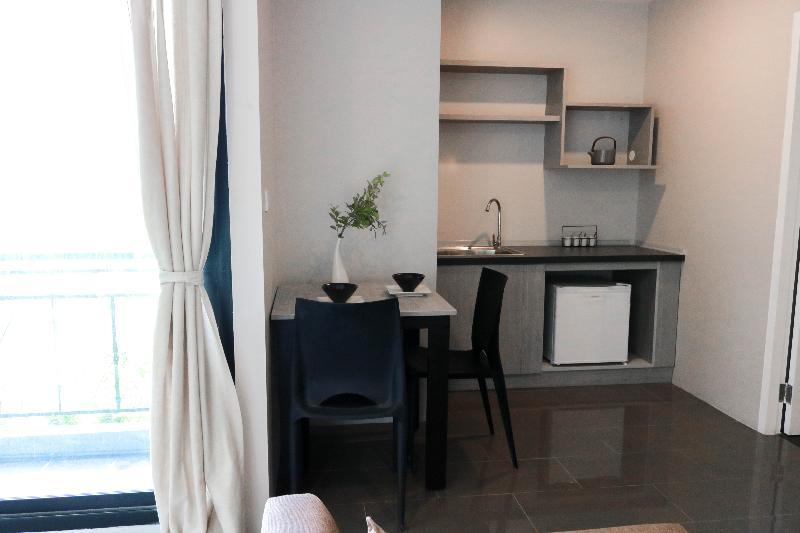 Roomquest Bangkok Sukhumvit 107 Samut Prakan Exterior photo