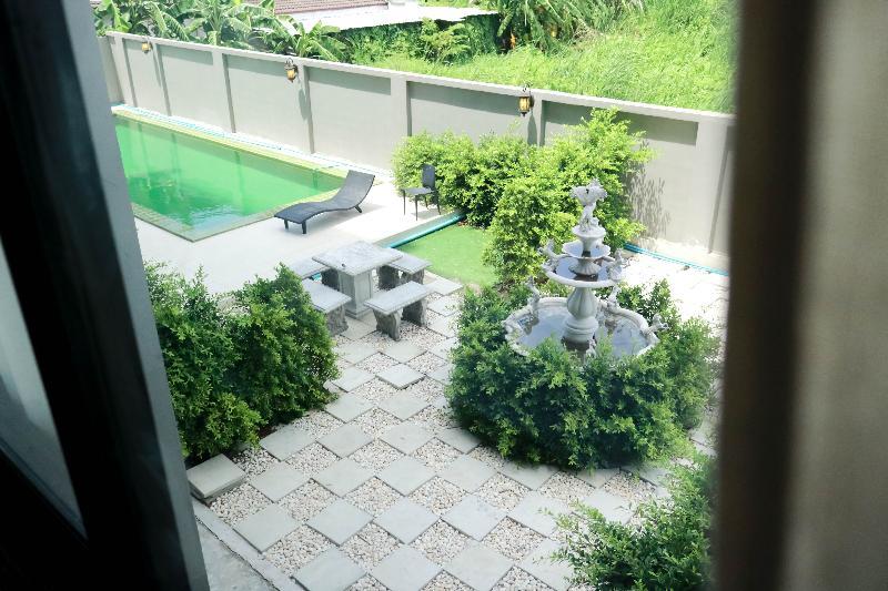 Roomquest Bangkok Sukhumvit 107 Samut Prakan Exterior photo