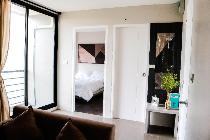 Roomquest Bangkok Sukhumvit 107 Samut Prakan Exterior photo