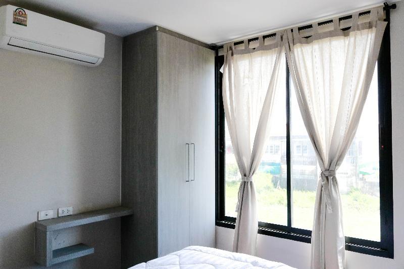 Roomquest Bangkok Sukhumvit 107 Samut Prakan Exterior photo